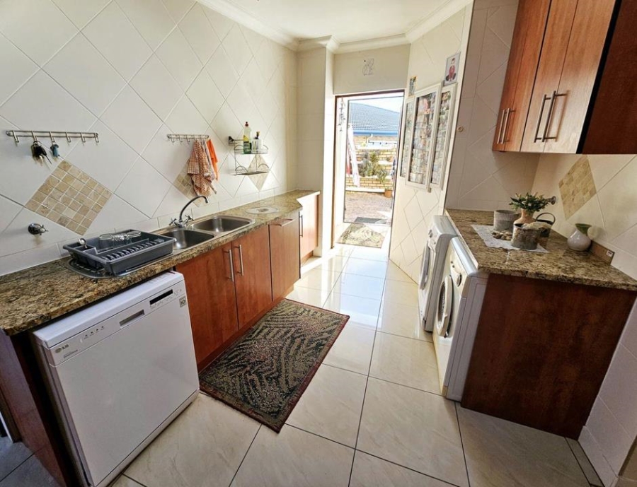 4 Bedroom Property for Sale in Stilbaai Wes Western Cape